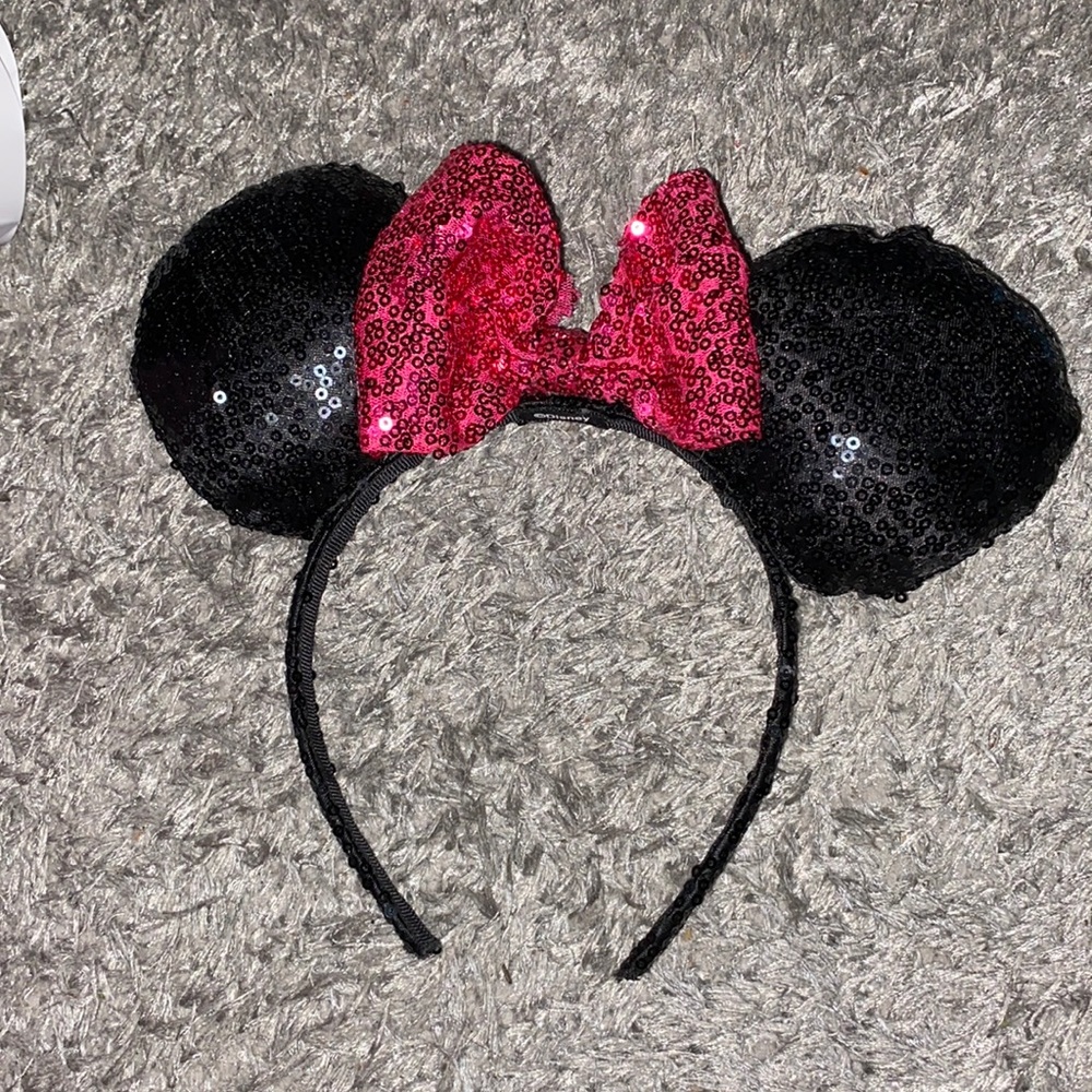 Minnie Mouse ears